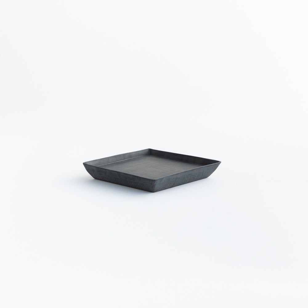 Yuma Fukuzaki square plate small grey