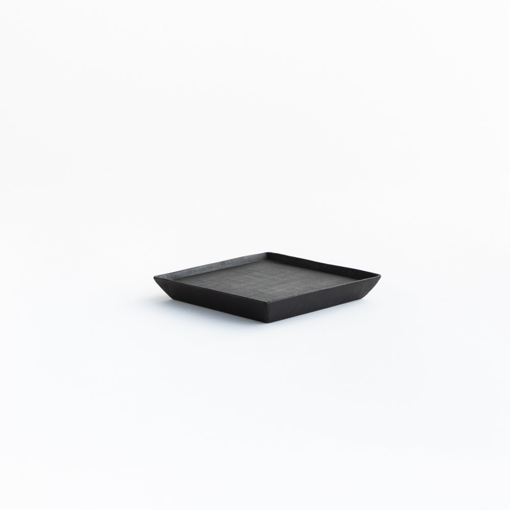 Yuma Fukuzaki square plate small black